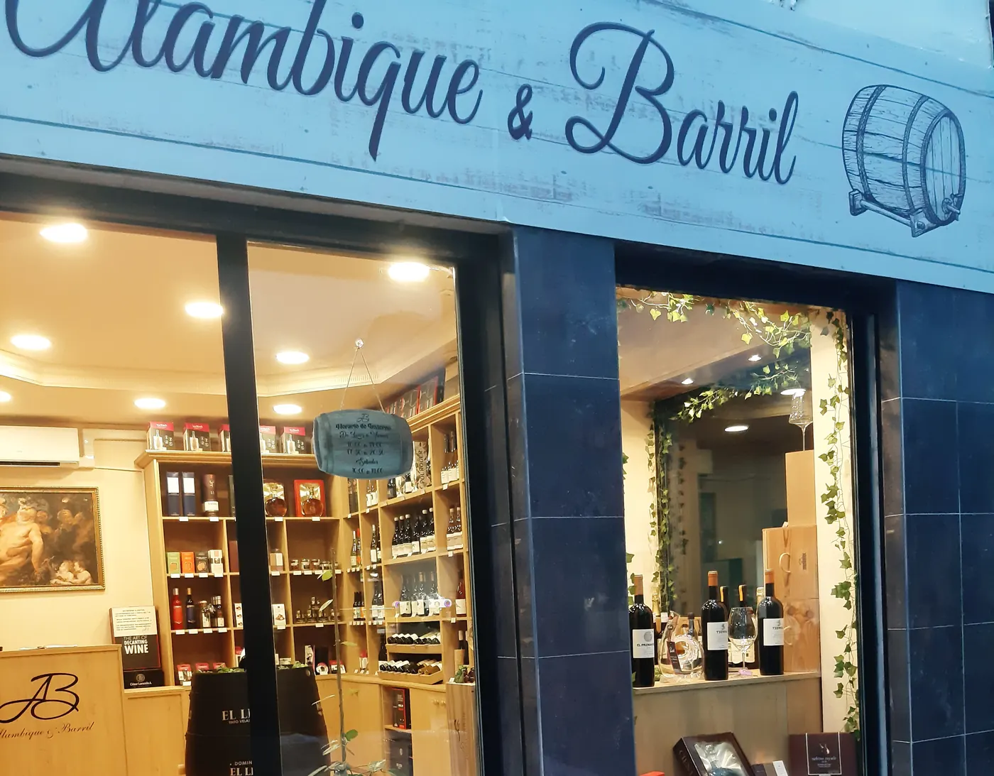 Fachada de Alambique & Barril en Calle Jardines, La Línea
