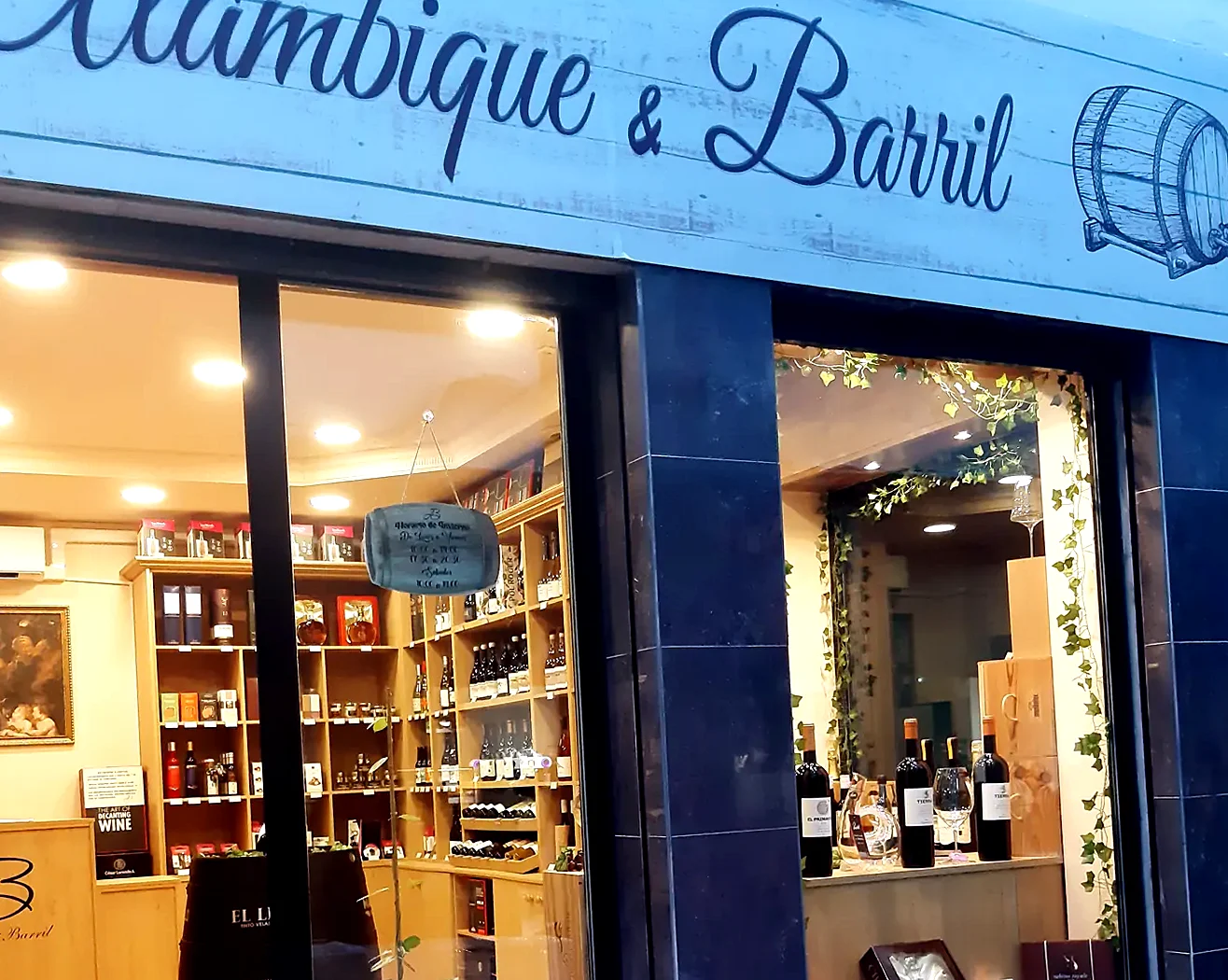 Fachada de Alambique & Barril en Calle Jardines, La Línea